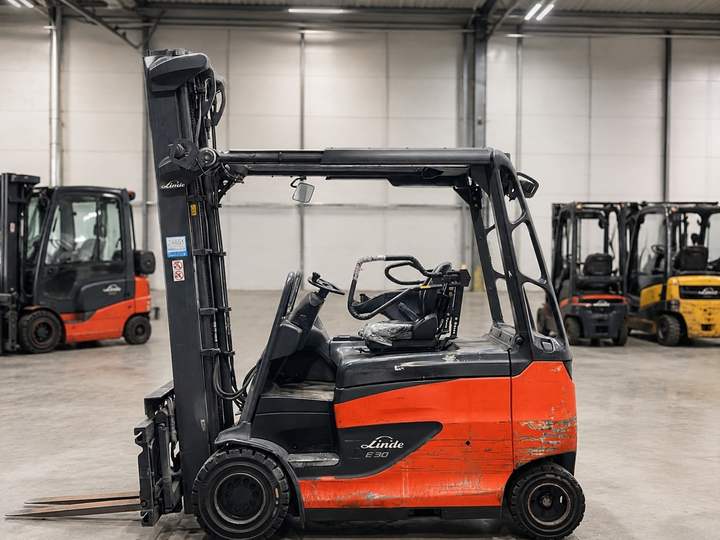 Linde E30 – Seitenansicht links